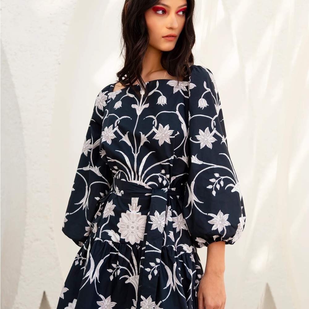 Beyond by Vera Zoe size small dress